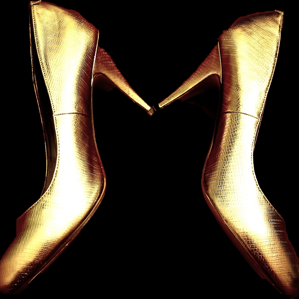 FERGALICIOUS- GOLDEN / bronze sheen pumps